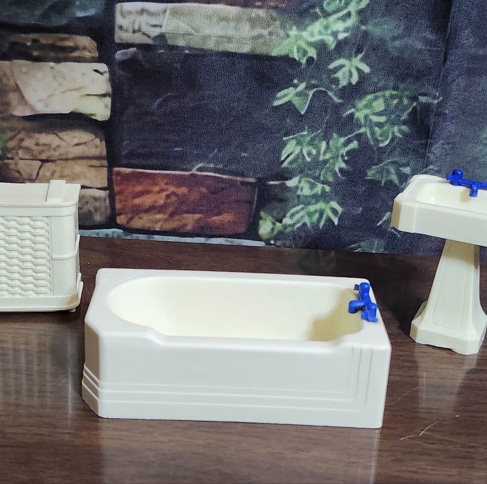 Reliable Vintage Doll House Bathroom Furniture